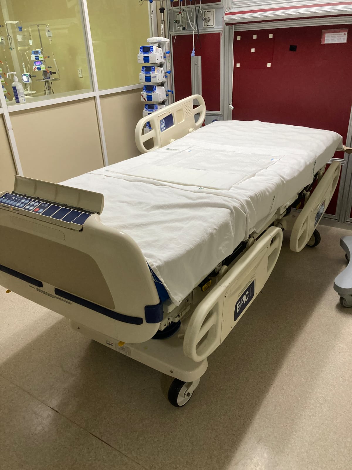 Cama hospitalaria eléctrica en operación tras servicio de LTEM